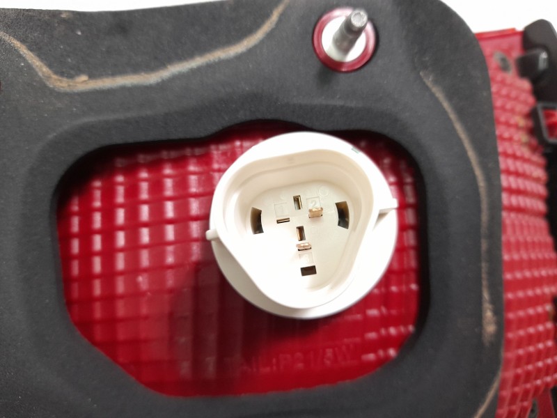 Recambio de piloto trasero izquierdo interior para kia sportage drive 4x2 referencia OEM IAM 920405F1500  