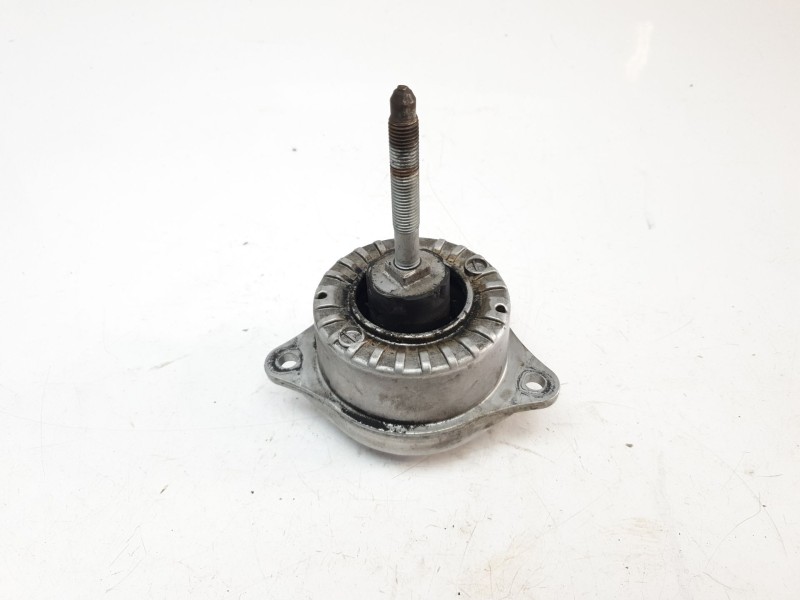 Recambio de soporte motor para porsche 911 (typ 997) carrera s coupe referencia OEM IAM 99337504905  