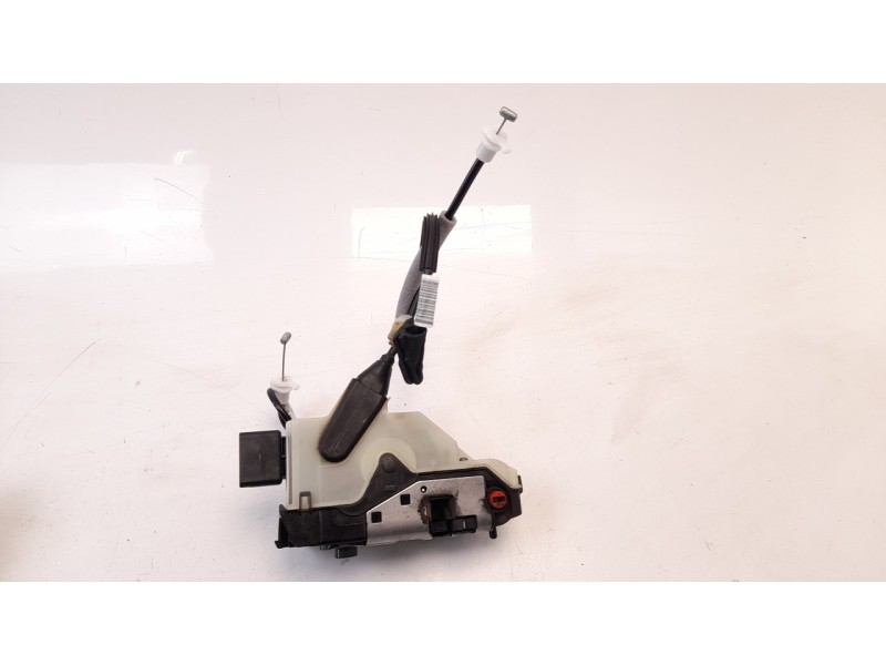 Recambio de cerradura puerta trasera derecha para peugeot 208 1.6 blue-hdi fap referencia OEM IAM 9812501180  