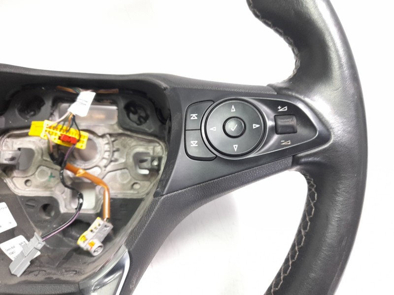 Recambio de volante para opel astra k lim. 5türig dynamic referencia OEM IAM 39229906  