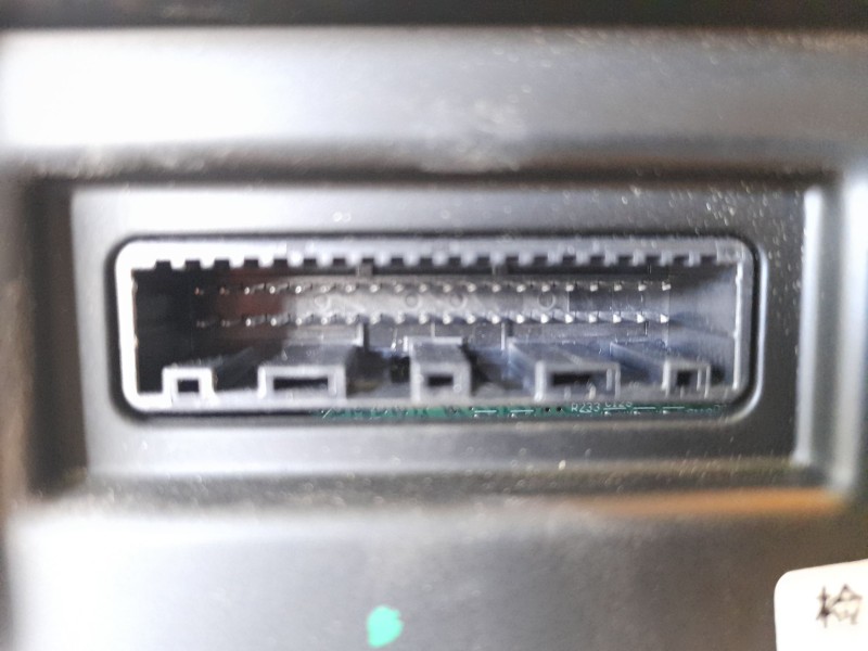 Recambio de pantalla multifuncion para kia sportage referencia OEM IAM 94003R2510  