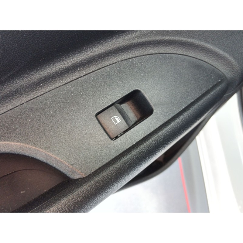 Recambio de mando elevalunas trasero izquierdo para hyundai i20 iii (bc3, bi3) 1.6 t-gdi referencia OEM IAM   