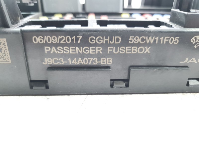 Recambio de caja reles / fusibles para jaguar e-pace 2.0 diesel cat referencia OEM IAM J9C314A073BB  