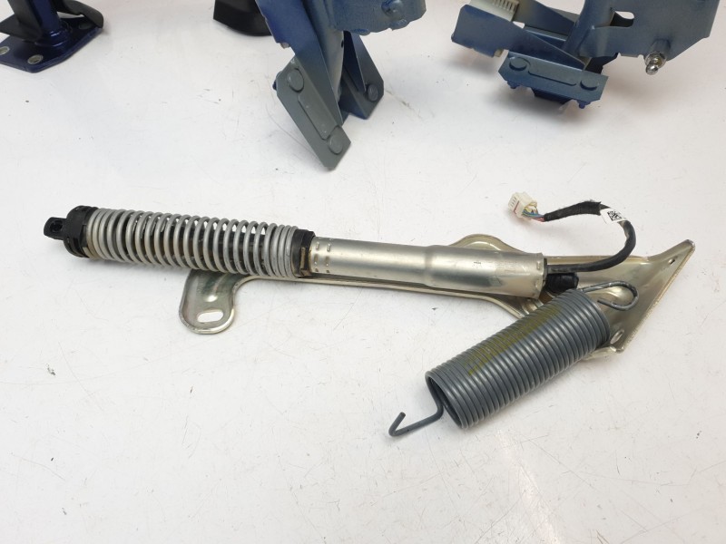 Recambio de amortiguadores maletero / porton para maserati ghibli iii (m157) 3.0 referencia OEM IAM 670032970  