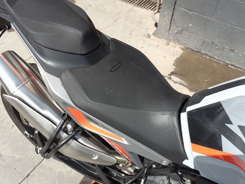 Recambio de asiento para ktm duke 790 duke l referencia OEM IAM   