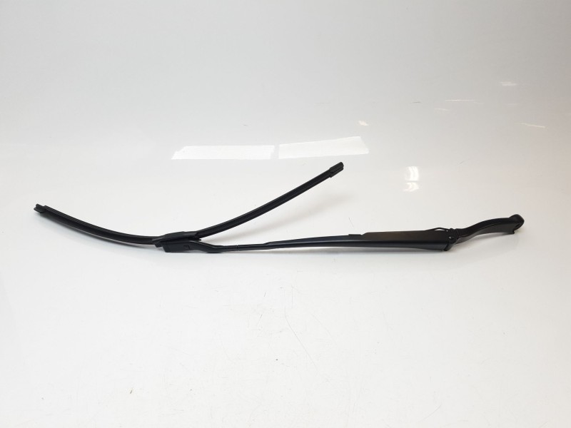 Recambio de brazo limpia delantero izquierdo para maserati ghibli iii (m157) 3.0 referencia OEM IAM 670007562  