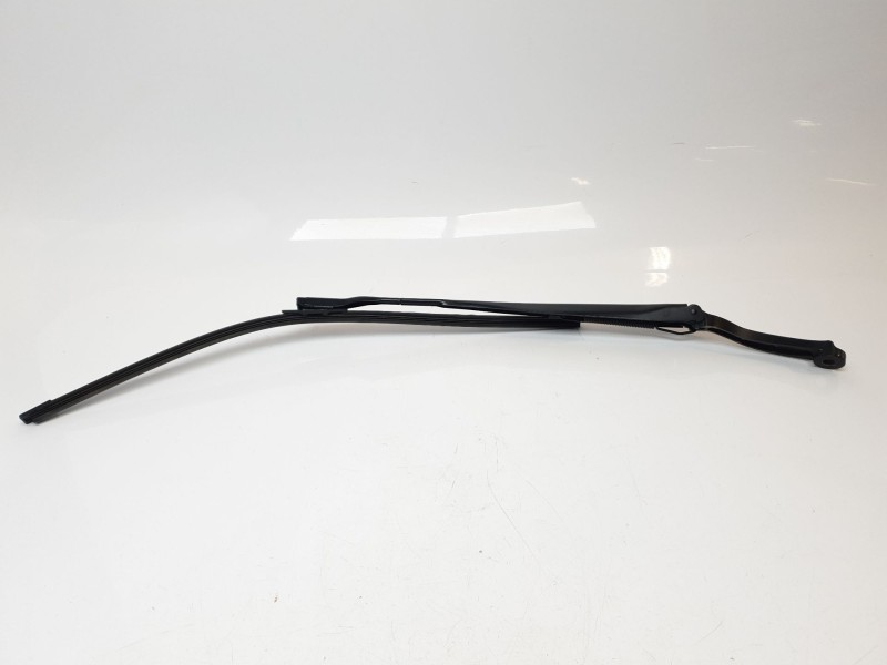 Recambio de brazo limpia delantero izquierdo para maserati ghibli iii (m157) 3.0 referencia OEM IAM 670007562  