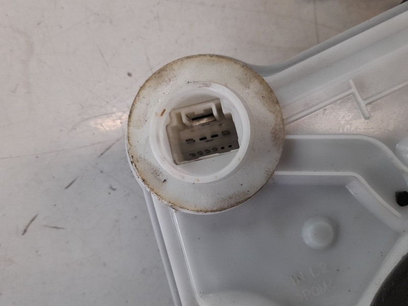 Recambio de cerradura puerta delantera izquierda para toyota c-hr (_x1_) 1.8 hybrid (zyx10_, zyx11_) referencia OEM IAM 69040F40