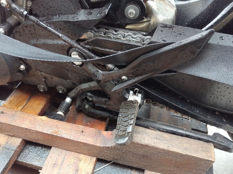 Recambio de estribo lateral para ktm duke 790 duke l referencia OEM IAM   