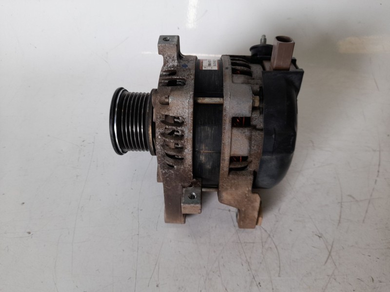 Recambio de alternador para toyota hilux vii 2.4 d referencia OEM IAM 270600L110 TG1042107060 A30437