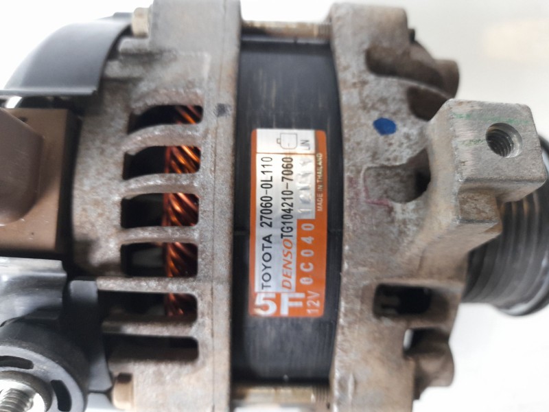 Recambio de alternador para toyota hilux vii 2.4 d referencia OEM IAM 270600L110 TG1042107060 A30437