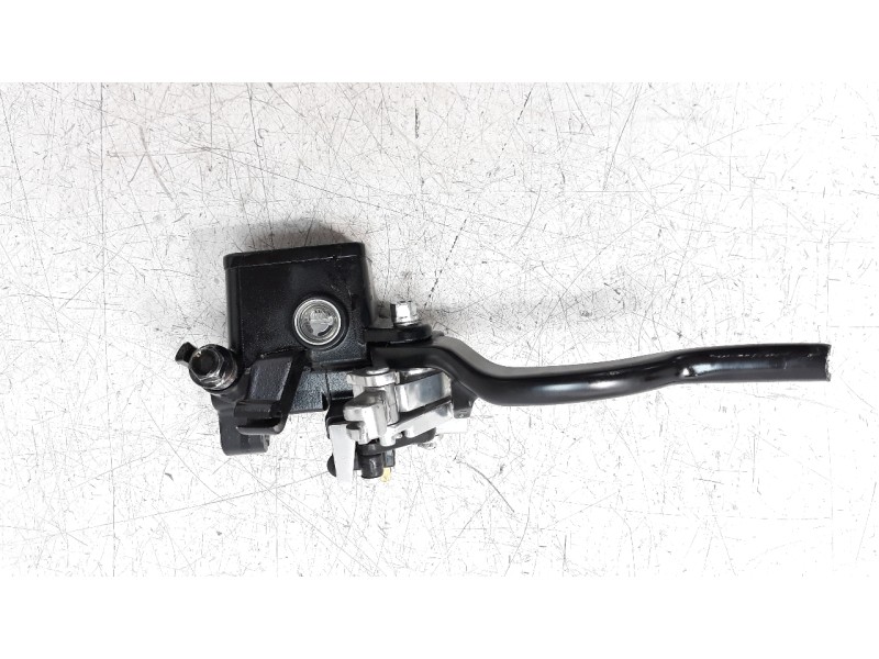 Recambio de bomba freno para yamaha tricity 300 referencia OEM IAM 2CMF580A10  
