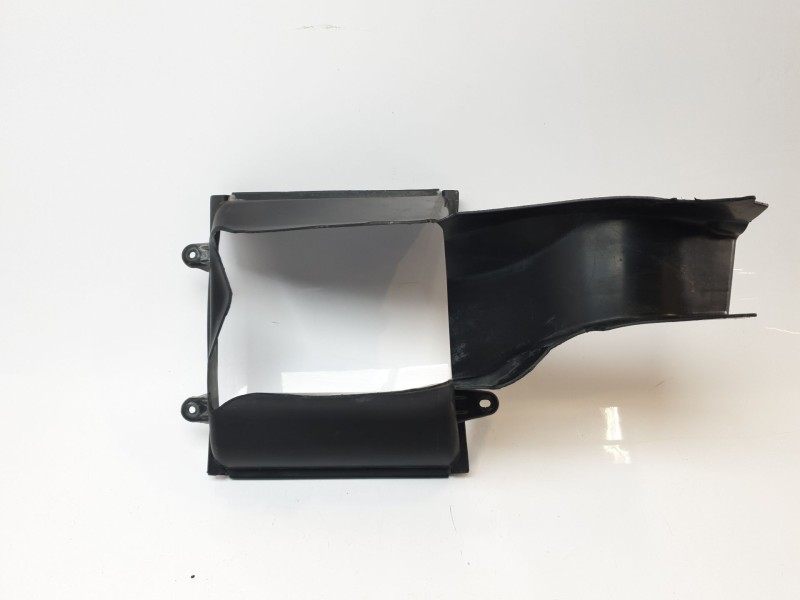 Recambio de canalizador de aire para maserati ghibli iii (m157) 3.0 referencia OEM IAM 670038777  