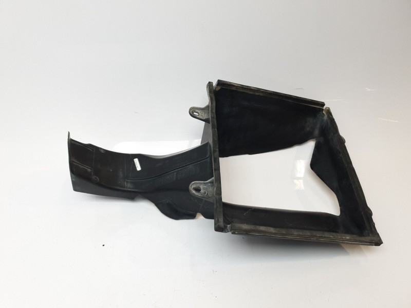 Recambio de canalizador de aire para maserati ghibli iii (m157) 3.0 referencia OEM IAM 670038777  