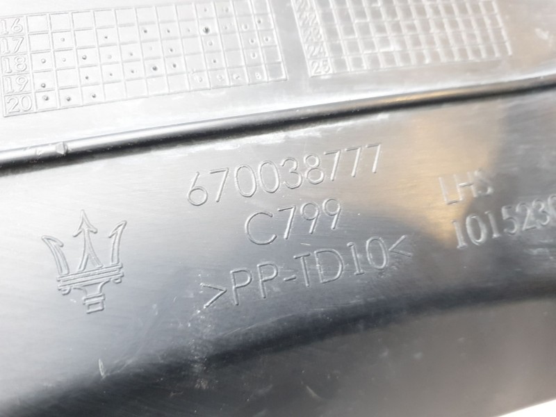 Recambio de canalizador de aire para maserati ghibli iii (m157) 3.0 referencia OEM IAM 670038777  