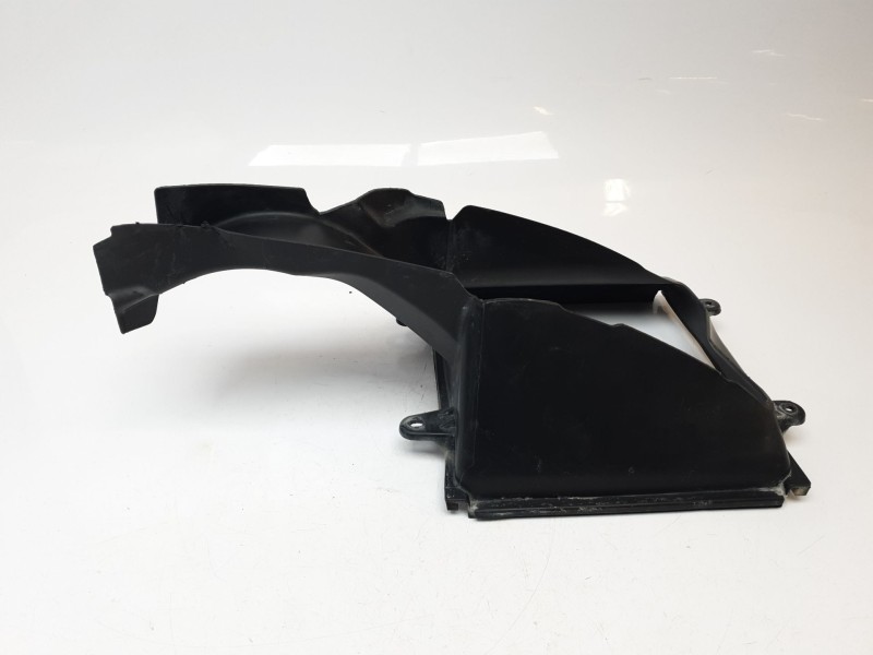 Recambio de canalizador de aire para maserati ghibli iii (m157) 3.0 referencia OEM IAM 670038777  