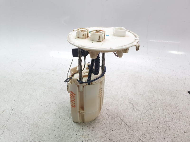 Recambio de bomba combustible para toyota hilux vii 2.4 d referencia OEM IAM 770100K200  