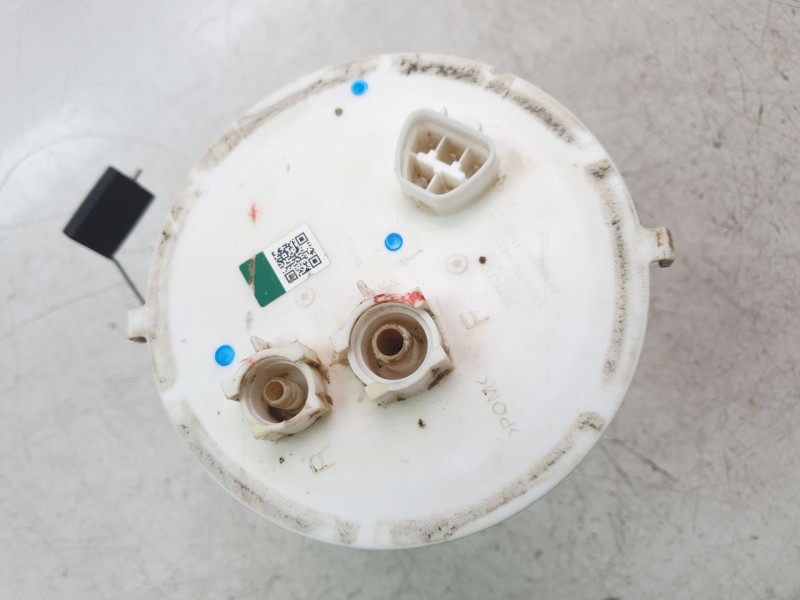 Recambio de bomba combustible para toyota hilux vii 2.4 d referencia OEM IAM 770100K200  