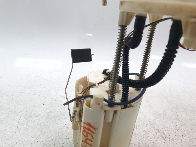 Recambio de bomba combustible para toyota hilux vii 2.4 d referencia OEM IAM 770100K200  