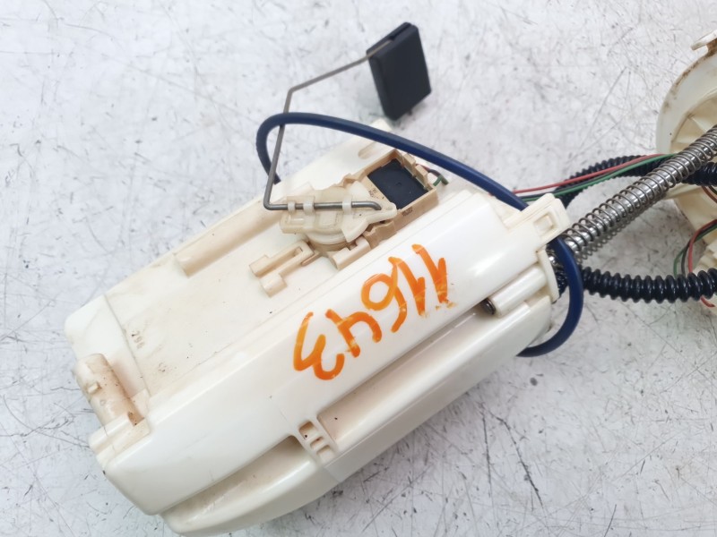 Recambio de bomba combustible para toyota hilux vii 2.4 d referencia OEM IAM 770100K200  