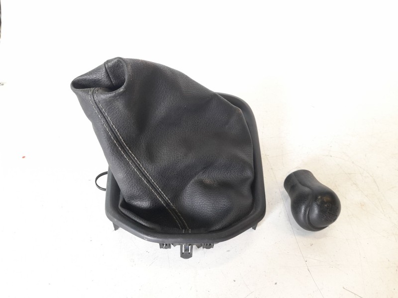 Recambio de pomo palanca cambio para toyota hilux vii 2.4 d referencia OEM IAM 335040K230C0  