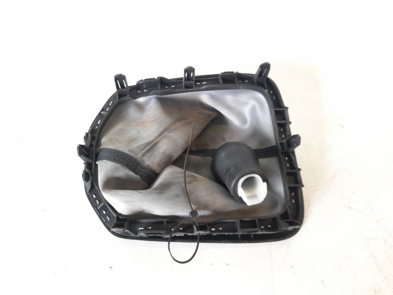 Recambio de pomo palanca cambio para toyota hilux vii 2.4 d referencia OEM IAM 335040K230C0  