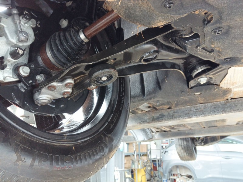 Recambio de brazo suspension inferior delantero derecho para ford focus sportbreak focus sportbreak referencia OEM IAM 2216265  