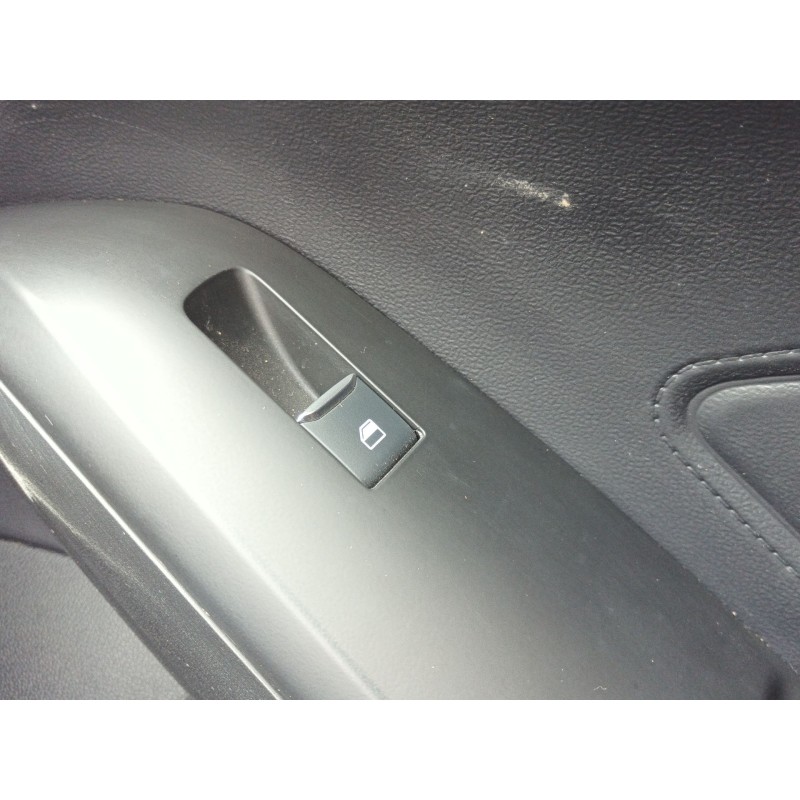 Recambio de mando elevalunas delantero derecho para ford focus sportbreak focus sportbreak referencia OEM IAM   