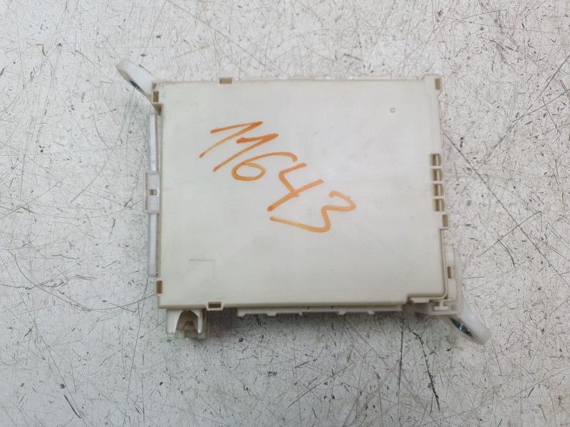 Recambio de caja reles / fusibles para toyota hilux vii 2.4 d referencia OEM IAM 827300K530  