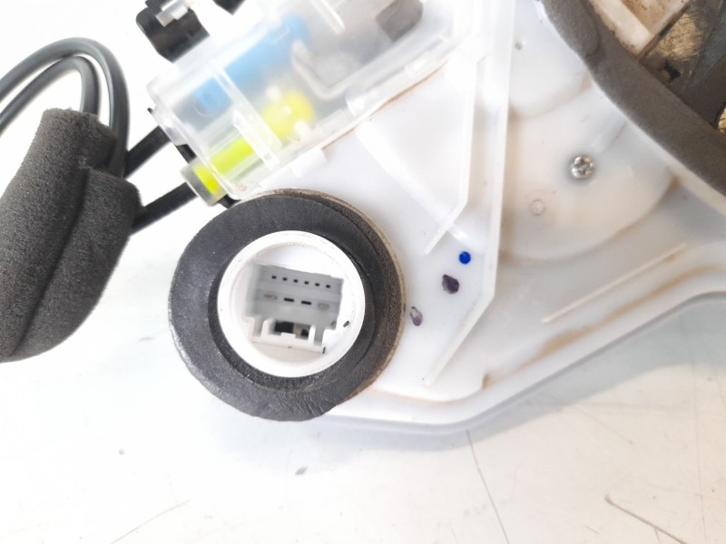 Recambio de cerradura puerta trasera izquierda para toyota hilux vii 2.4 d referencia OEM IAM 690600K090  