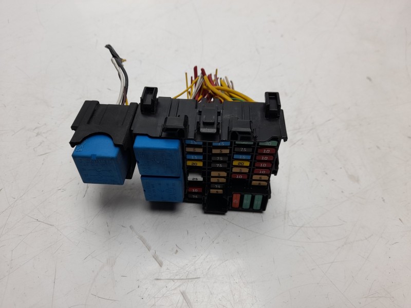 Recambio de caja reles / fusibles para dacia sandero 1.5 dci diesel fap cat referencia OEM IAM 243809584R  