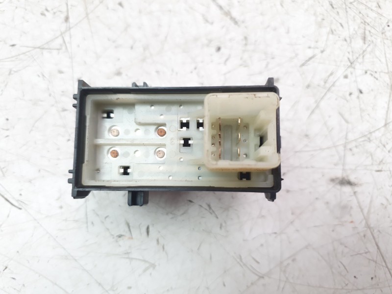 Recambio de mando elevalunas trasero izquierdo para toyota hilux vii 2.4 d referencia OEM IAM 848100K080  