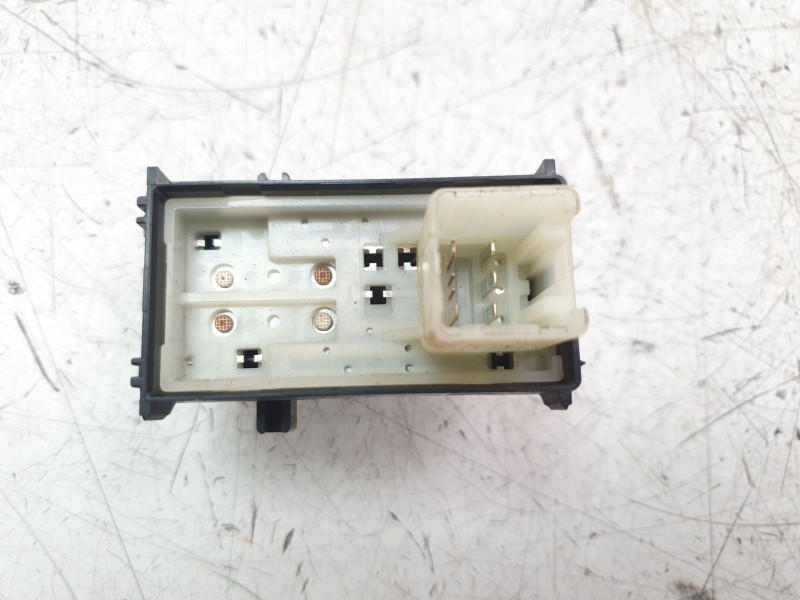 Recambio de mando elevalunas trasero derecho para toyota hilux vii 2.4 d referencia OEM IAM 848100K080  