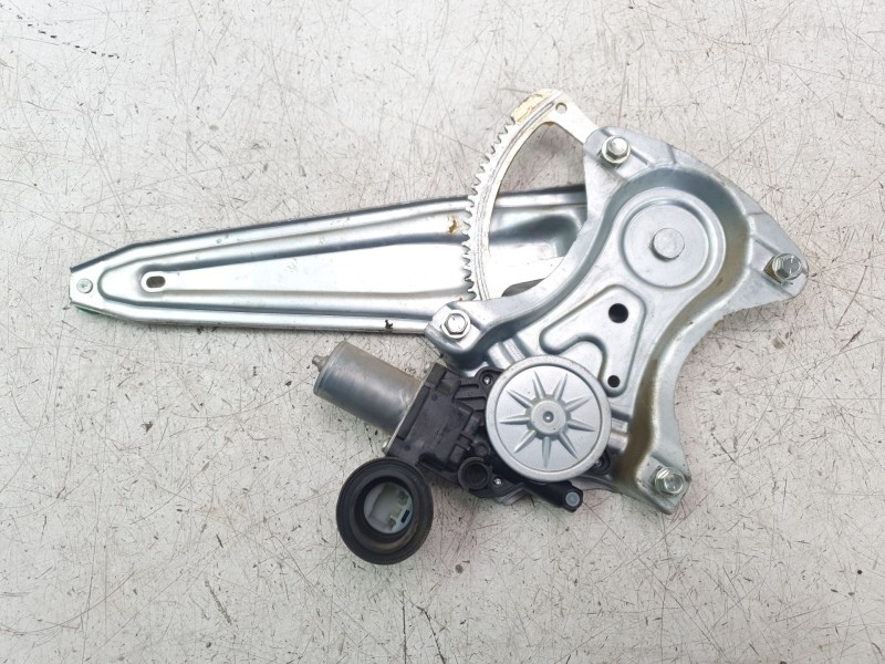 Recambio de elevalunas trasero izquierdo para toyota hilux vii 2.4 d referencia OEM IAM 698040K120  