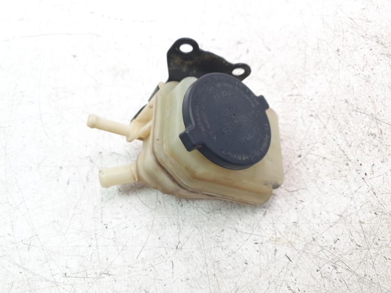 Recambio de deposito servo para toyota hilux vii 2.4 d referencia OEM IAM 10780  