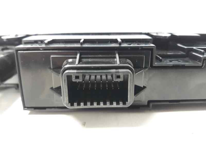 Recambio de warning para hyundai tucson kosmo bluedrive 2wd referencia OEM IAM 93700D7100 3D136A100 