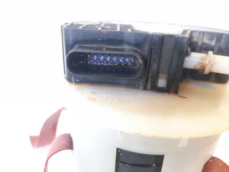 Recambio de bomba combustible para toyota hilux vii 2.4 d referencia OEM IAM 777810K010  7660448AB