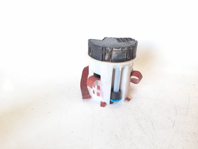 Recambio de bomba combustible para toyota hilux vii 2.4 d referencia OEM IAM 777810K010  7660448AB