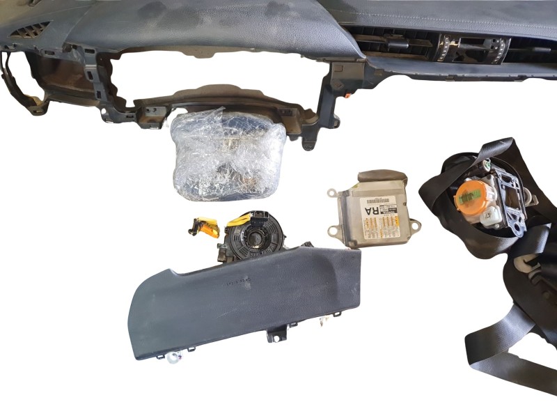 Recambio de kit airbag para toyota hilux vii 2.4 d referencia OEM IAM 451300K251C0  