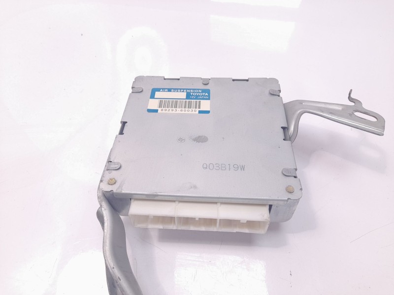 Recambio de modulo electronico para toyota land cruiser (j12) 3.0 turbodiesel referencia OEM IAM 8929360030  