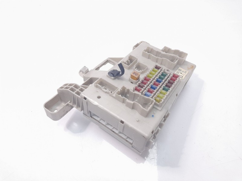 Recambio de caja reles / fusibles para toyota land cruiser (j12) 3.0 turbodiesel referencia OEM IAM 8274135110  