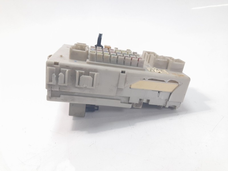 Recambio de caja reles / fusibles para toyota land cruiser (j12) 3.0 turbodiesel referencia OEM IAM 8274135110  