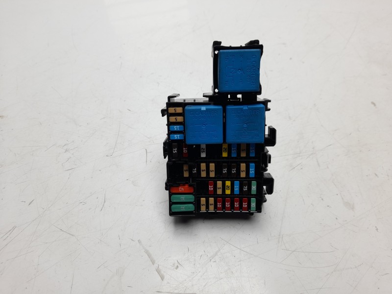 Recambio de caja reles / fusibles para dacia sandero 1.5 dci diesel fap cat referencia OEM IAM 243809584R  