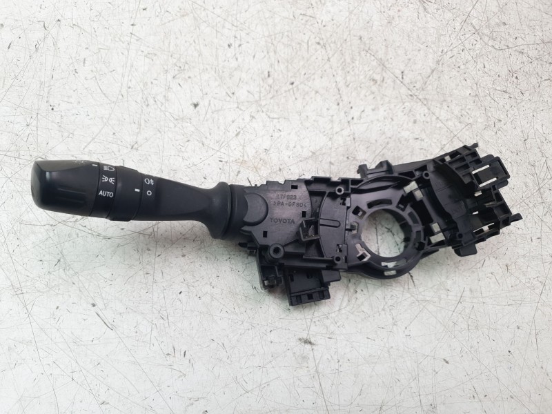 Recambio de mando intermitentes para toyota hilux vii 2.4 d referencia OEM IAM 17J293  
