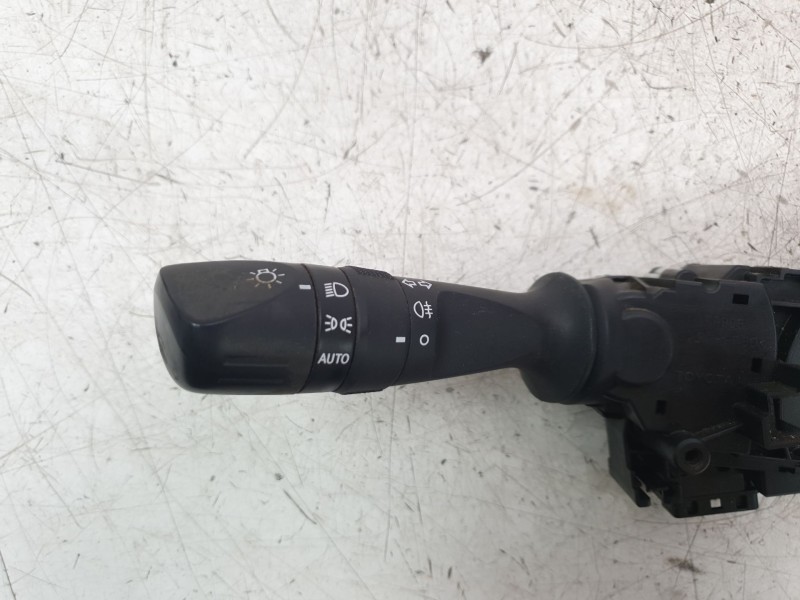 Recambio de mando intermitentes para toyota hilux vii 2.4 d referencia OEM IAM 17J293  
