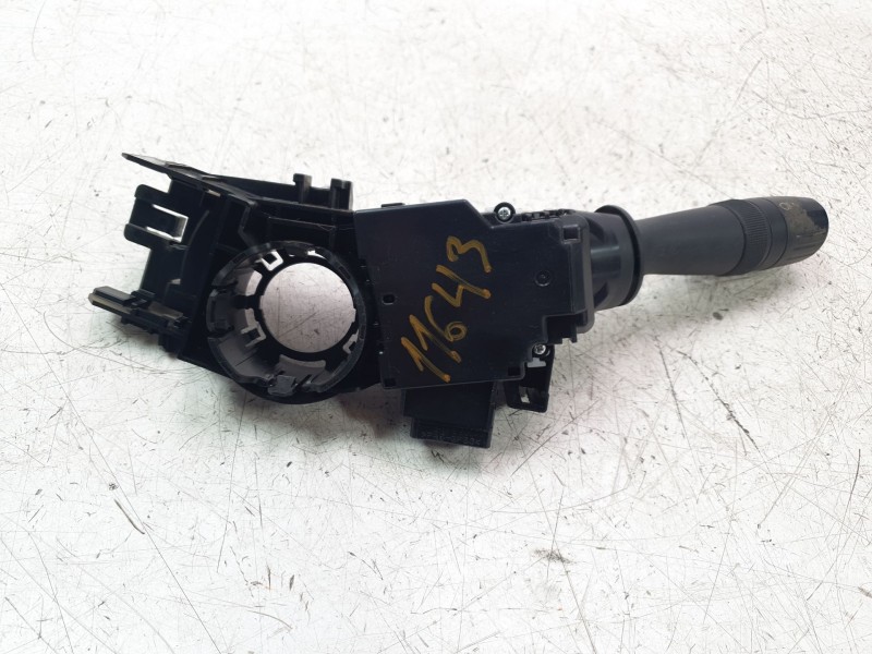 Recambio de mando intermitentes para toyota hilux vii 2.4 d referencia OEM IAM 17J293  