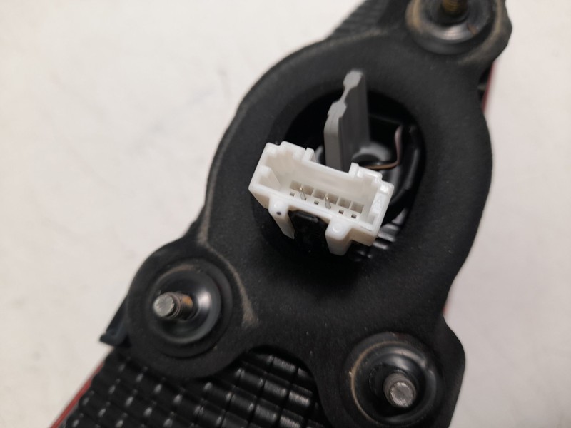 Recambio de piloto trasero derecho interior para hyundai kona pure referencia OEM IAM 92404J9000  