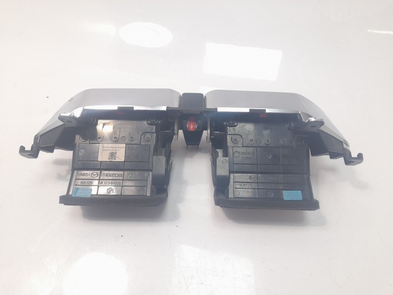 Recambio de aireador central para mazda cx-5 2.0 cat referencia OEM IAM K12364930  