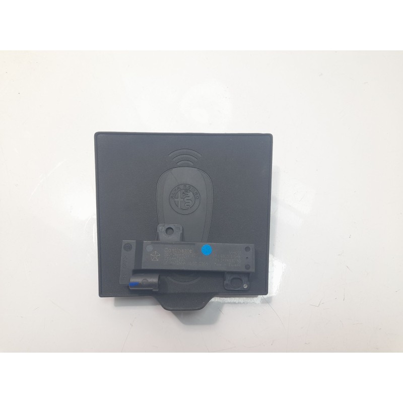Recambio de amplificador de antena para alfa romeo giulia (952) 2.2 jtdm cat referencia OEM IAM 2840864000300 032AA0229A 
