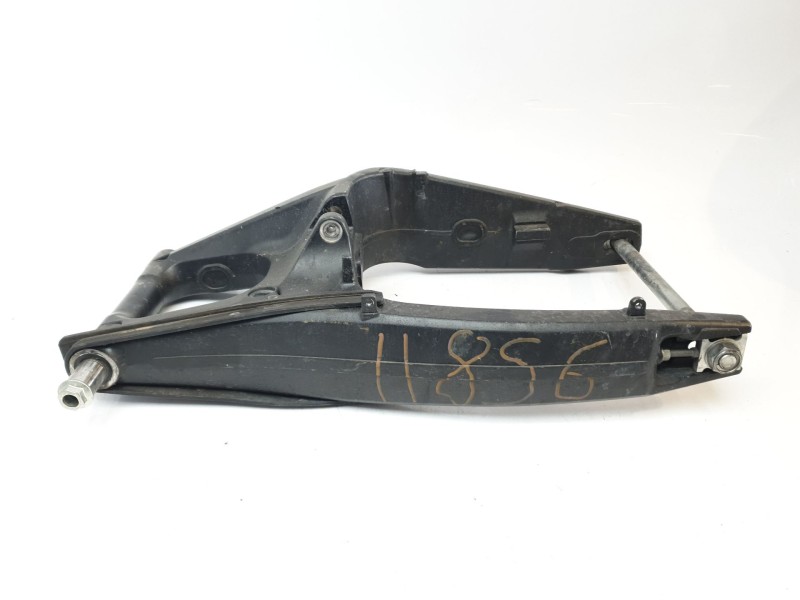 Recambio de basculante para honda cb 650r referencia OEM IAM 52200MKND50  